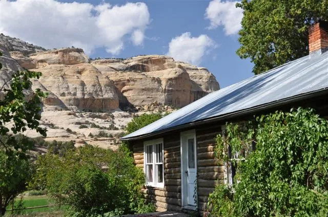 Ranch house with surrounded by mountains sandstone